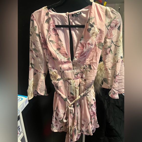 Cute floral romper - Picture 2 of 3